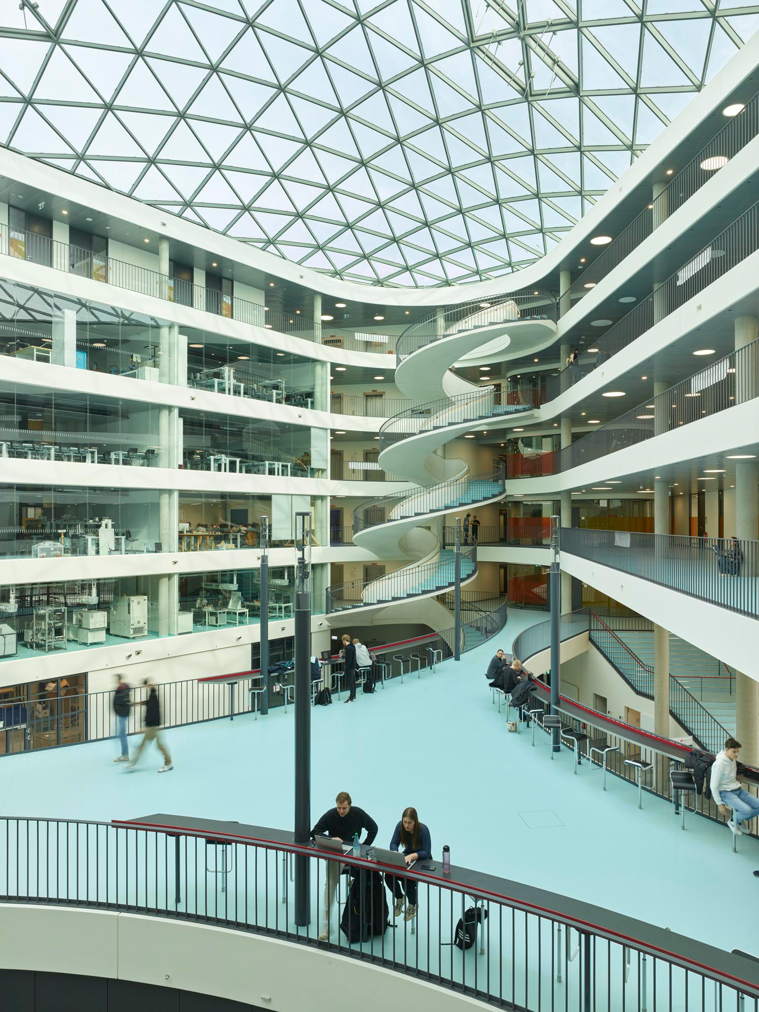 Duale Hochschule Baden-Württemberg Stuttgart – modernes Hochschulgebäude der DHBW Stuttgart mit zeitgemäßer Architektur, geplant unter Beteiligung von Kienle Beratende Ingenieure.